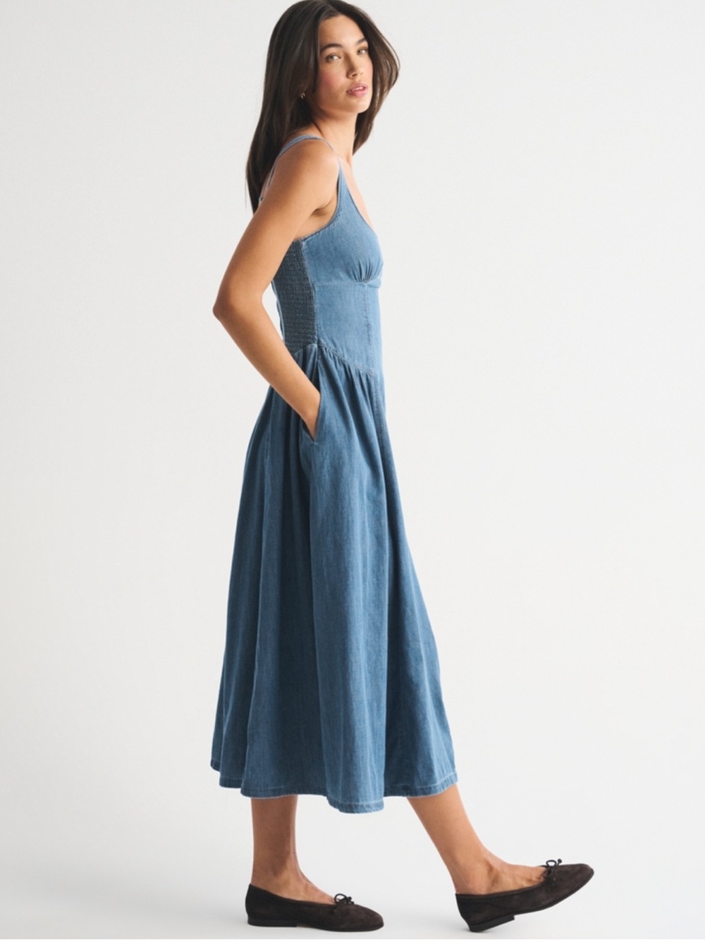 Abercrombie & Fitch Bra-Free Dylan Chambray Midi Dress - Picture 9 of 12